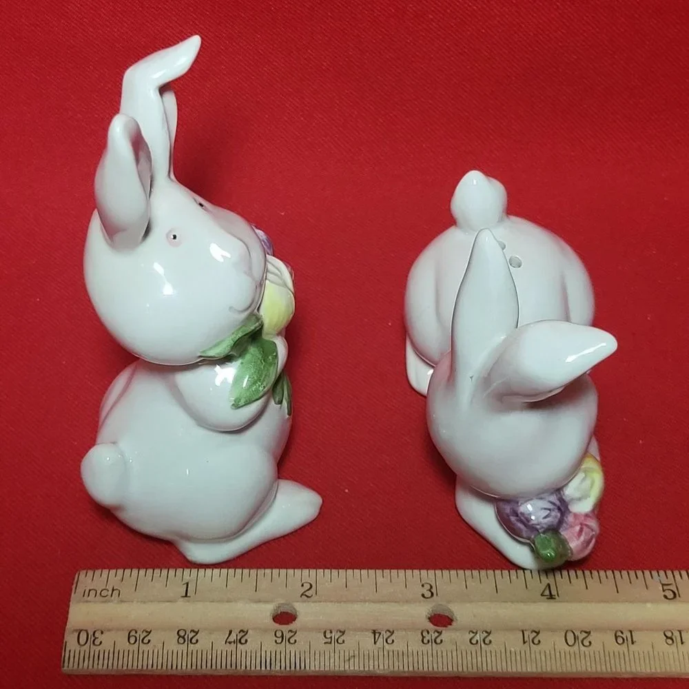 Omnibus Bunny Rabbit Salt & Pepper Shaker Set